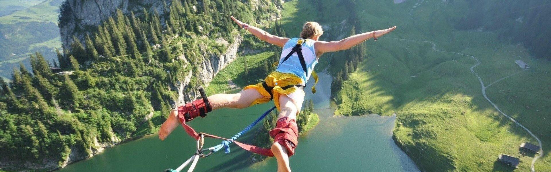 华体会-德甲激战，拜仁慕尼黑3-1客胜科隆，凯恩传射建功助球队领跑