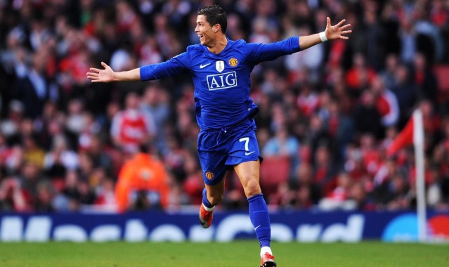 华体会体育app-诺伊尔584场出战平贝肯鲍尔，跻身拜仁队史前五传奇行列