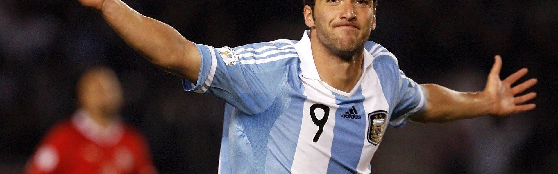 华体会体育|孔德伤情疑云，记者曝其缺席西超杯，球员社媒匹诺曹表情引发舆论波澜