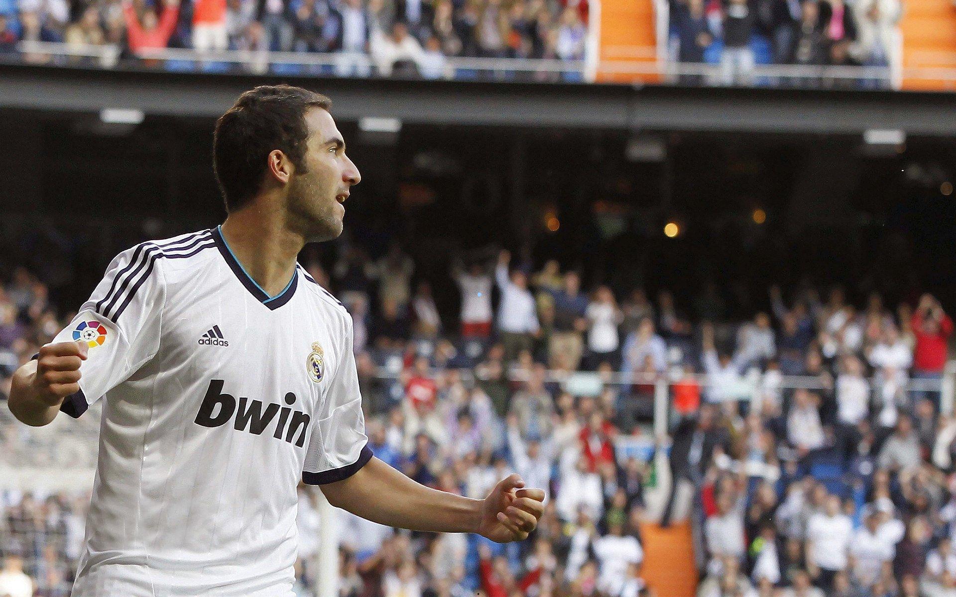 半场激战，巴塞尔与阿斯顿维拉1-1僵持，达尼柳克与盖桑双双建功点燃欧战激情