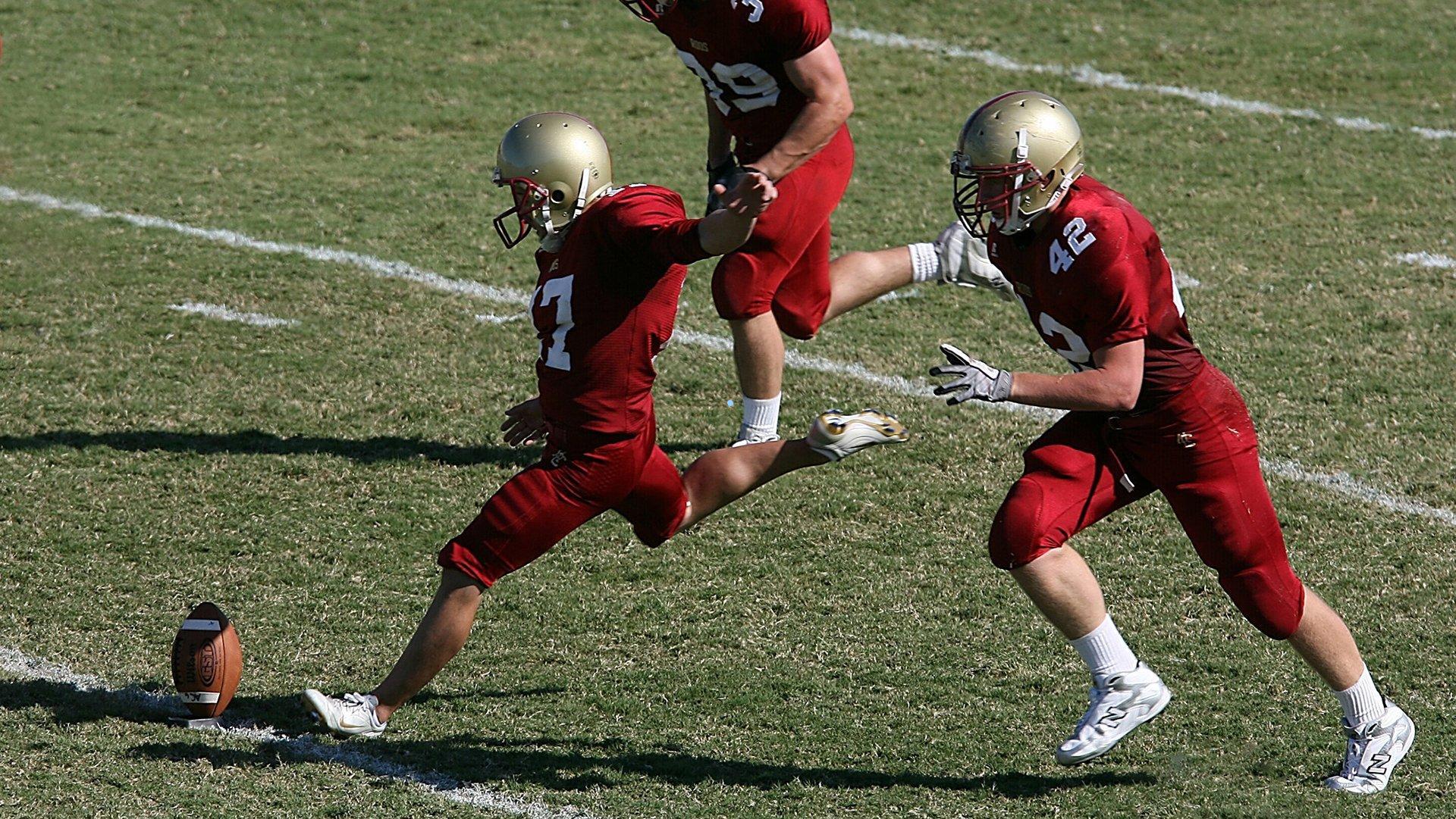 拜仁慕尼黑锁定防守基石,于帕梅卡诺以2000万欧年薪续约,揭秘高薪背后的战略与故事